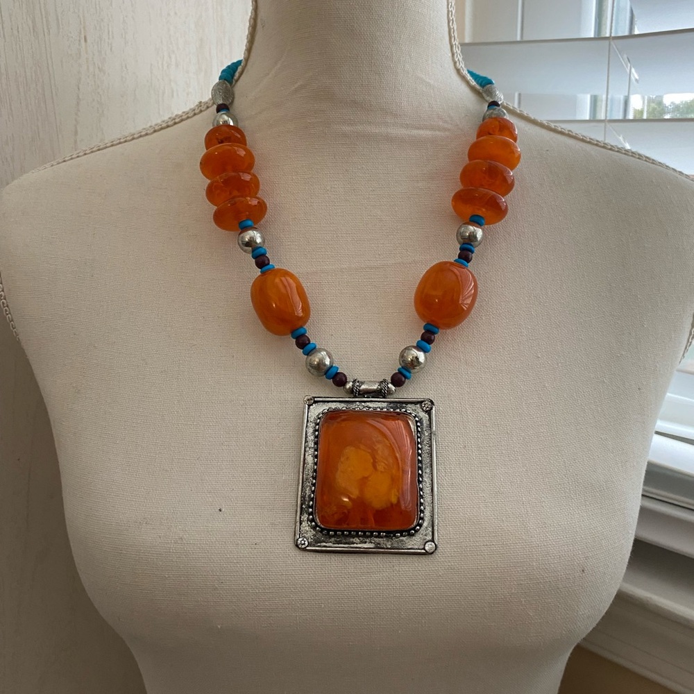 NEW ARRIVALS STATEMENT NECKLACE